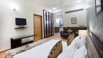 1 bedroom, Egyptian cotton sheets, premium bedding, down duvets