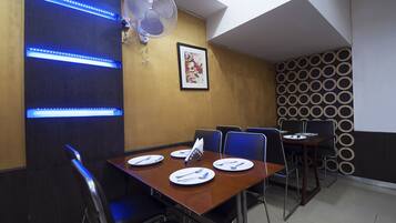 Free daily English breakfast