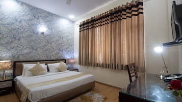 1 bedroom, Egyptian cotton sheets, premium bedding, down duvets