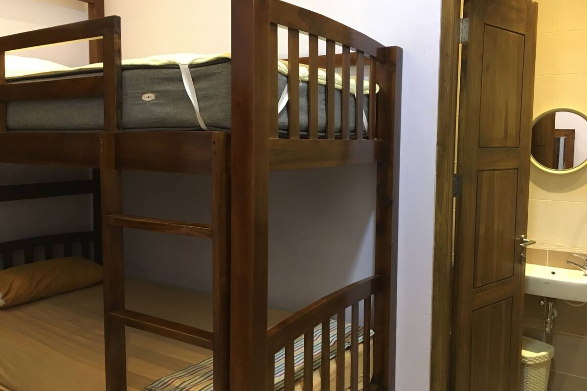 Vierpersoonskamer | Gratis wifi, beddengoed