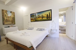 1 bedroom, free WiFi, bed sheets - Santo Spirito suite (Florence)