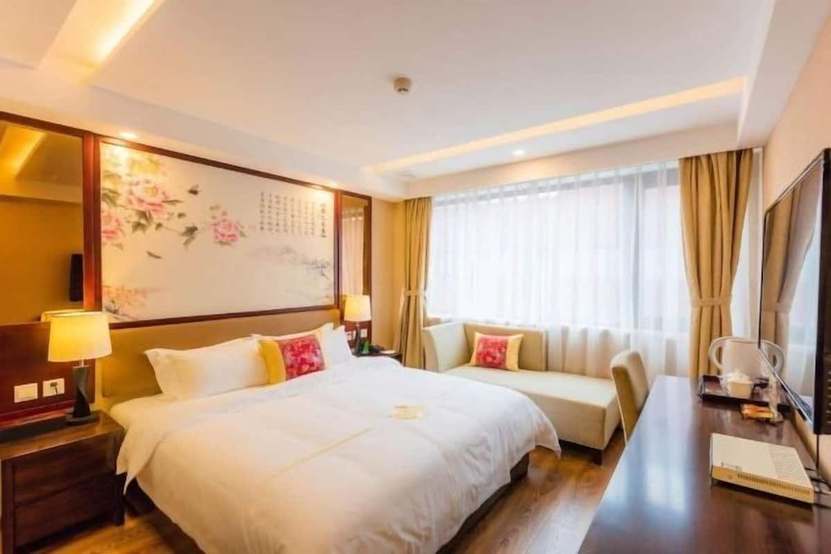 In-room safe, blackout curtains, soundproofing, free WiFi