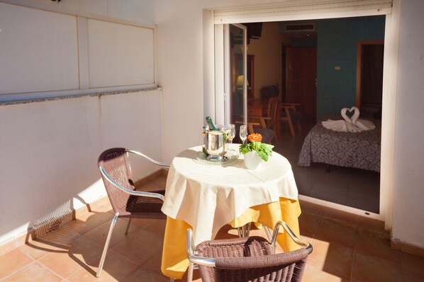 Romantic Double Room | Balcony