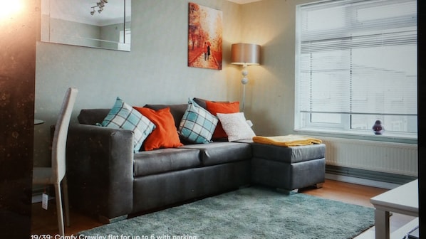 Apartment, 2 Bedrooms | Living area