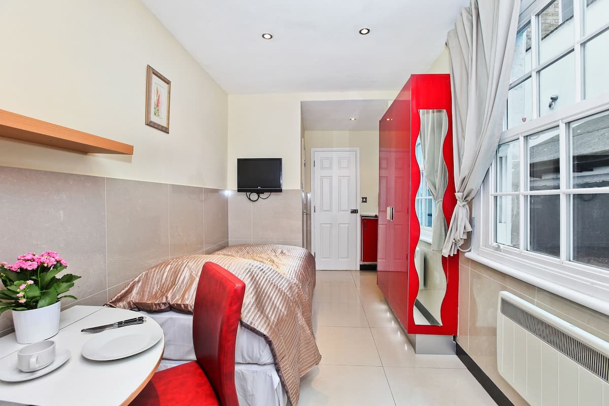 1 bedroom, blackout curtains, iron/ironing board, free WiFi