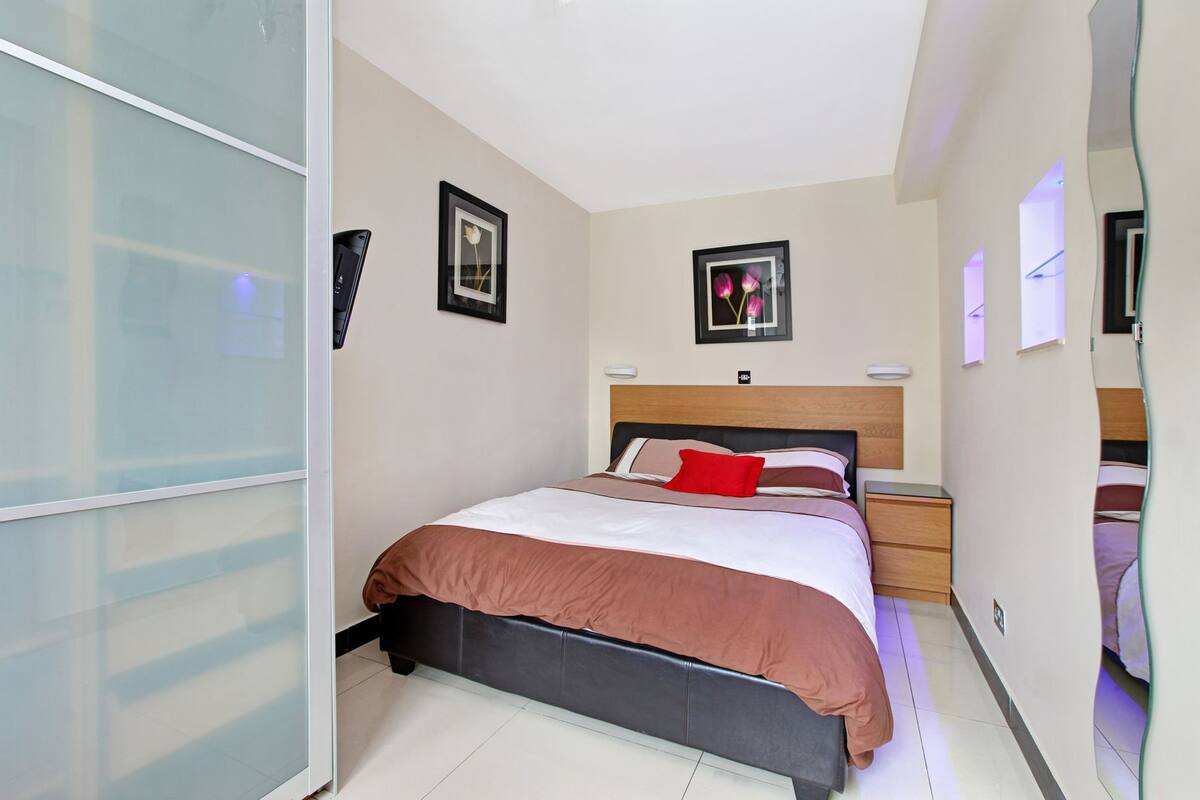 1 bedroom, blackout curtains, iron/ironing board, free WiFi