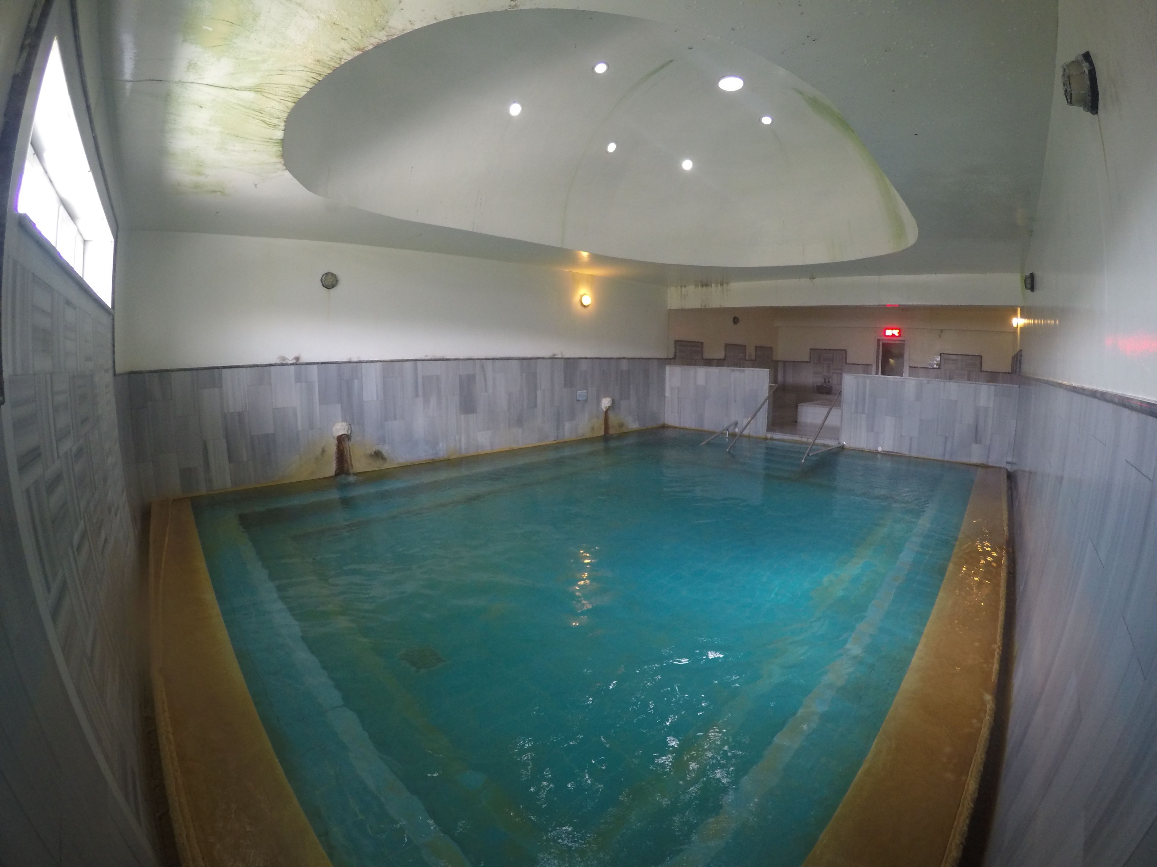   室內 SPA 浴池
