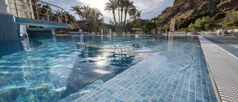 Indoor pool, outdoor pool