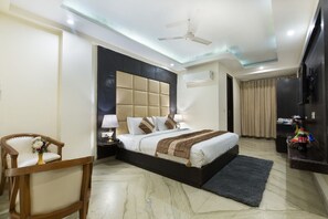 Dobbeltrom – deluxe, 1 dobbeltseng, ikke-røyk | Memory foam-senger, individuelt innredet og skrivebord