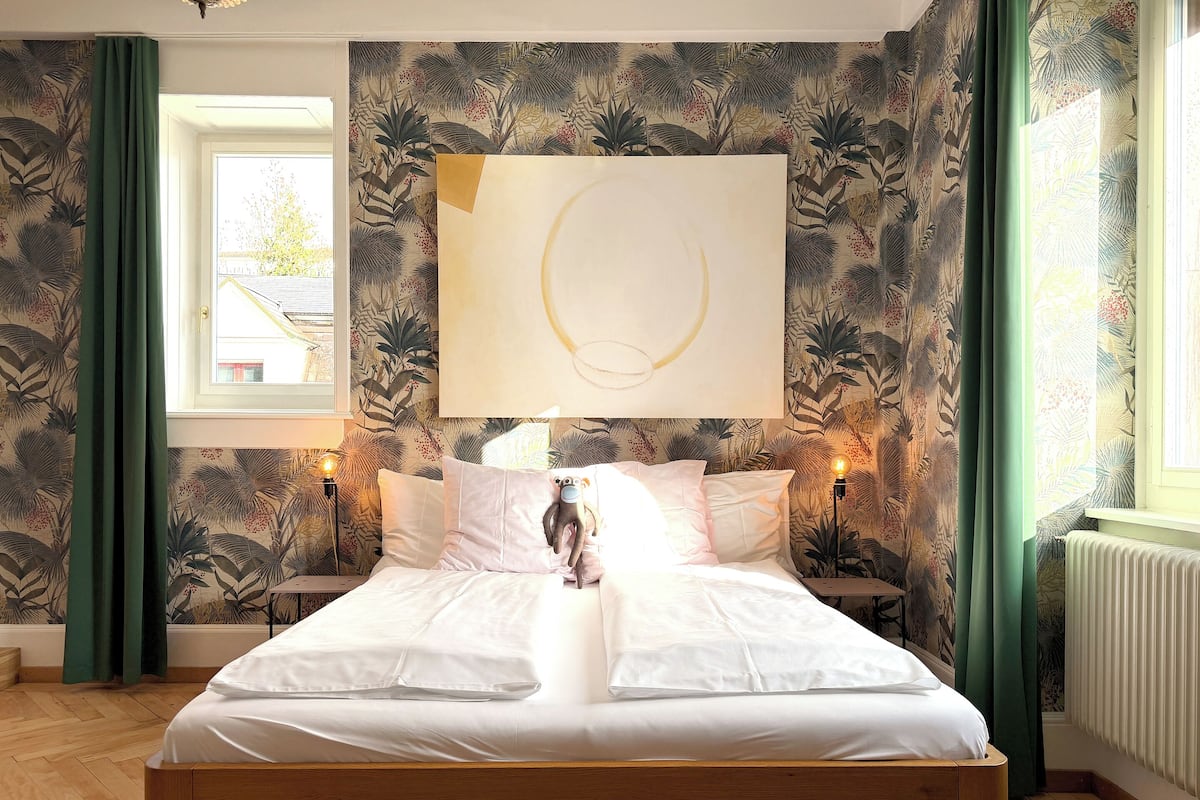 双人房, 1 张大床, 湖景 | 办公桌、免费 WiFi、床单