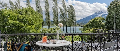 Habitación Signature doble, baño compartido, vistas al lago | Escritorio, wifi gratis, ropa de cama