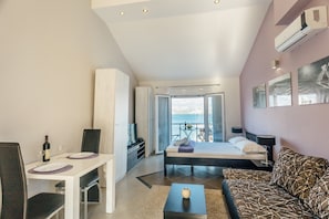 1 bedroom, soundproofing, iron/ironing board, free WiFi - Apartments MONET (Tivat)