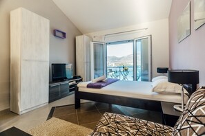 1 bedroom, soundproofing, iron/ironing board, free WiFi - Apartments MONET (Tivat)