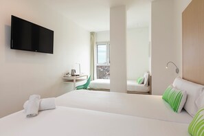Superior Room, Ensuite, City View | In-room safe, desk, soundproofing, free WiFi - SmartRoom Barcelona (Barcelona)
