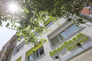 Front of property - SmartRoom Barcelona (Barcelona)