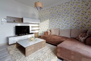 Apartment, 1 Schlafzimmer, Meerblick | Zimmersafe, schallisolierte Zimmer, Bügeleisen/Bügelbrett