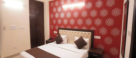 Habitación Deluxe | Caja de seguridad en la habitación, escritorio y insonorización