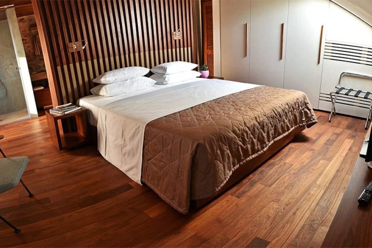 Habitación doble, vista al mar | Ropa de cama de alta calidad y minibar