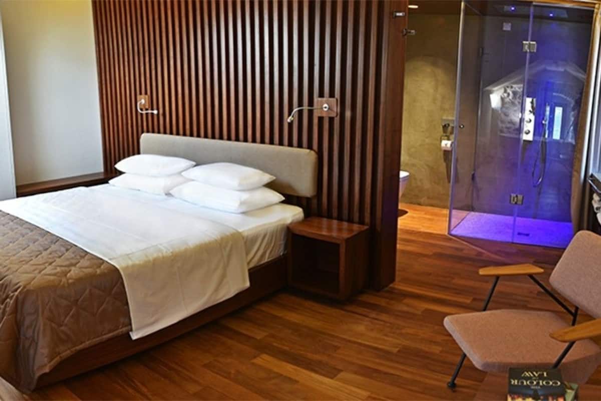Habitación doble, baño en la habitación, vista al mar (Mt Orjen) | Ropa de cama de alta calidad y minibar