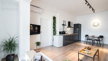 Executive Apartment, 1 Bedroom, City View | Private kitchen | Fridge, microwave, stovetop, coffee/tea maker