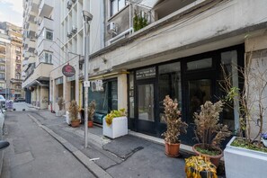 Front of property - MRG Apartments (Bucharest)