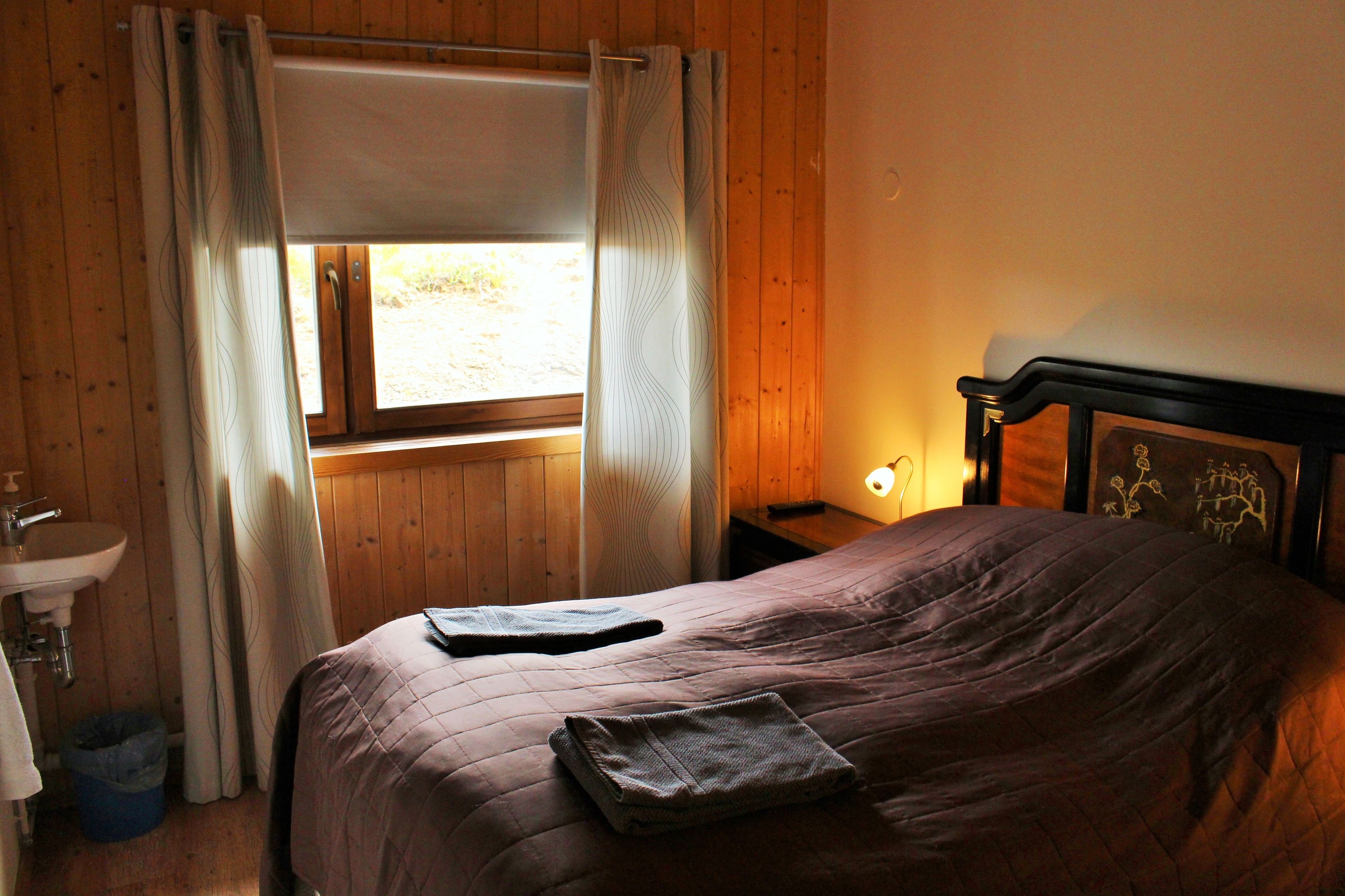 Double or Twin Room, Shared Bathroom, Partial Lake View | 4 bedrooms, blackout drapes, cribs/infant beds, free WiFi