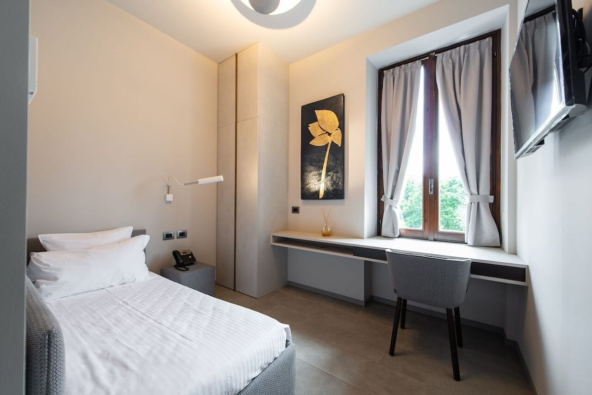 Economy Single Room | 1 bedroom, minibar, in-room safe, soundproofing