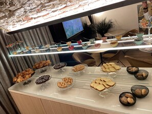 Free daily buffet breakfast  - Le Funi Hotel (Bergamo)