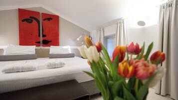In-room safe, soundproofing, free WiFi, bed sheets