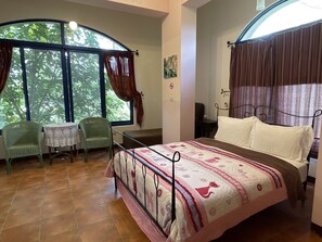 Gallery-Doppelzimmer, 1 Doppelbett, zum Garten hin | Individuell eingerichtet, Schreibtisch, Verdunkelungsvorhänge