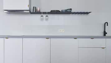 Comfort Suite, Kitchenette | Private kitchenette | Microwave, coffee/tea maker, electric kettle