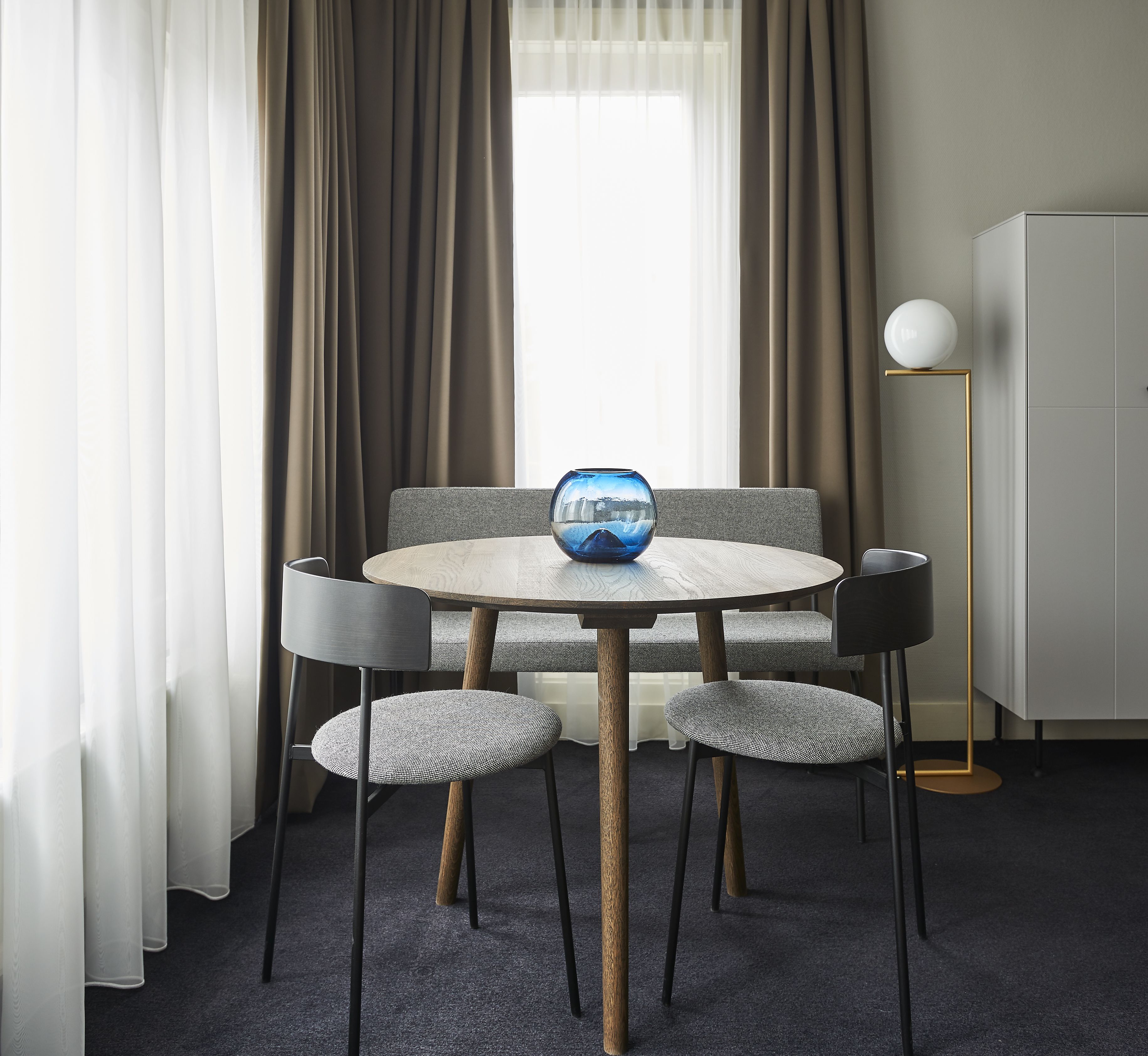 comfort suite, kitchenette | in-room dining