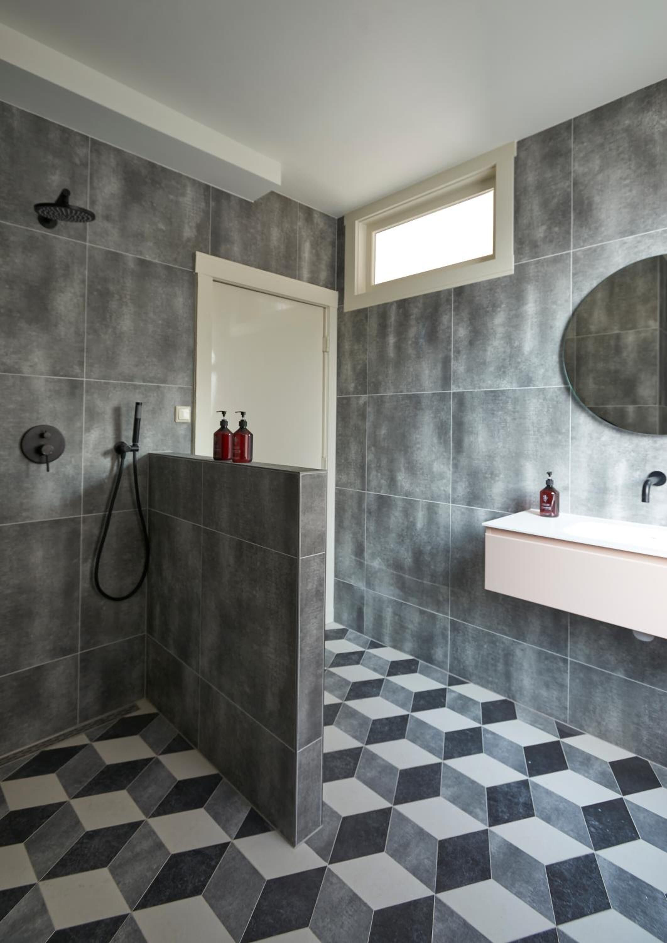 shower, rainfall showerhead, free toiletries, hair dryer