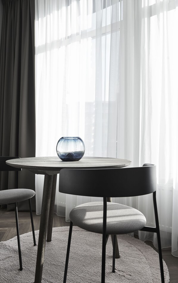 Standard Suite, 1 Queen Bed | In-room safe, desk, iron/ironing board, free WiFi