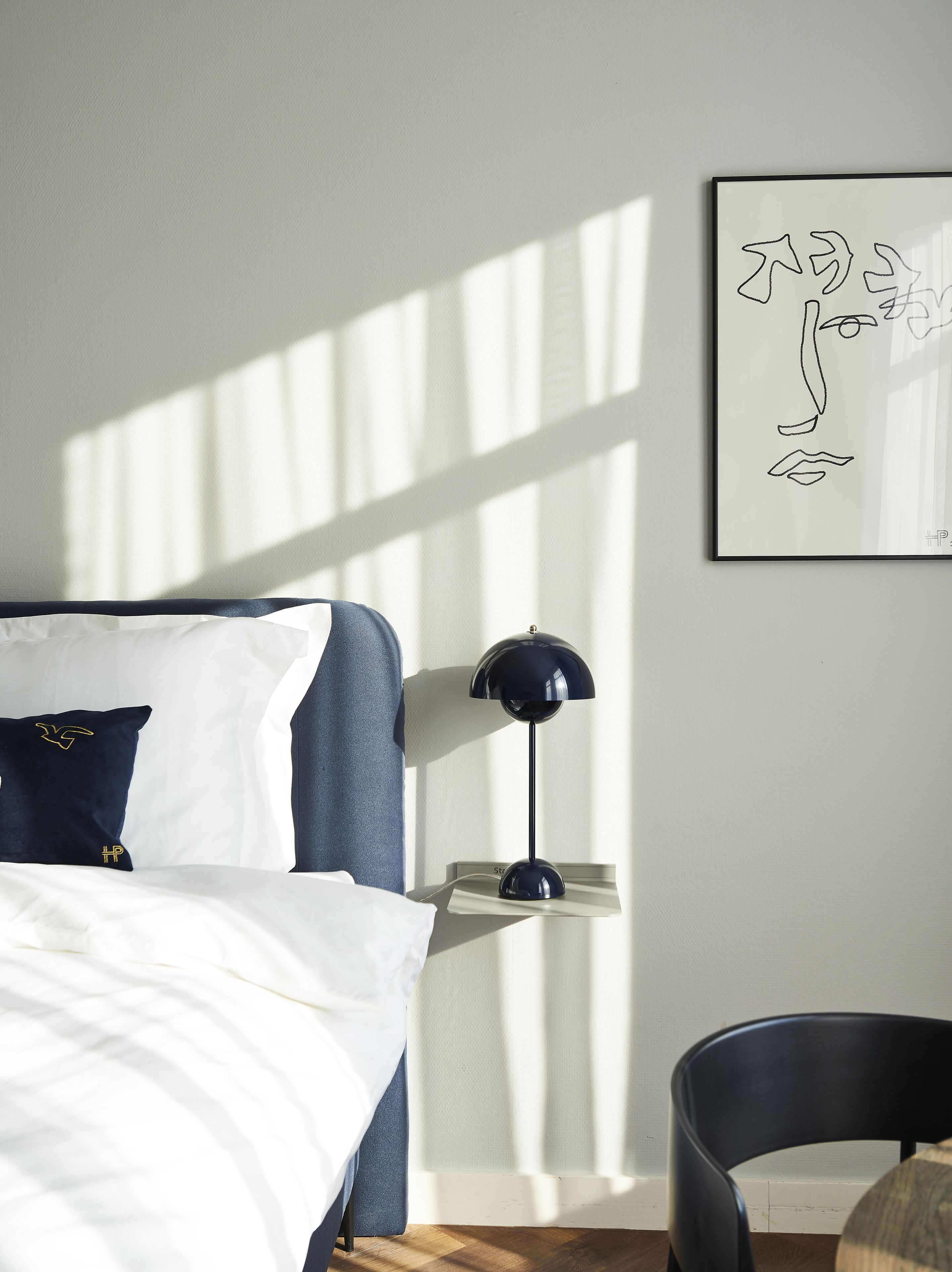 standard suite, 1 queen bed | in-room safe, desk, iron/ironing board, free wifi