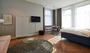 Hypo-allergenic bedding, in-room safe, desk, iron/ironing board - Hotel Pistache Den Haag (The Hague)