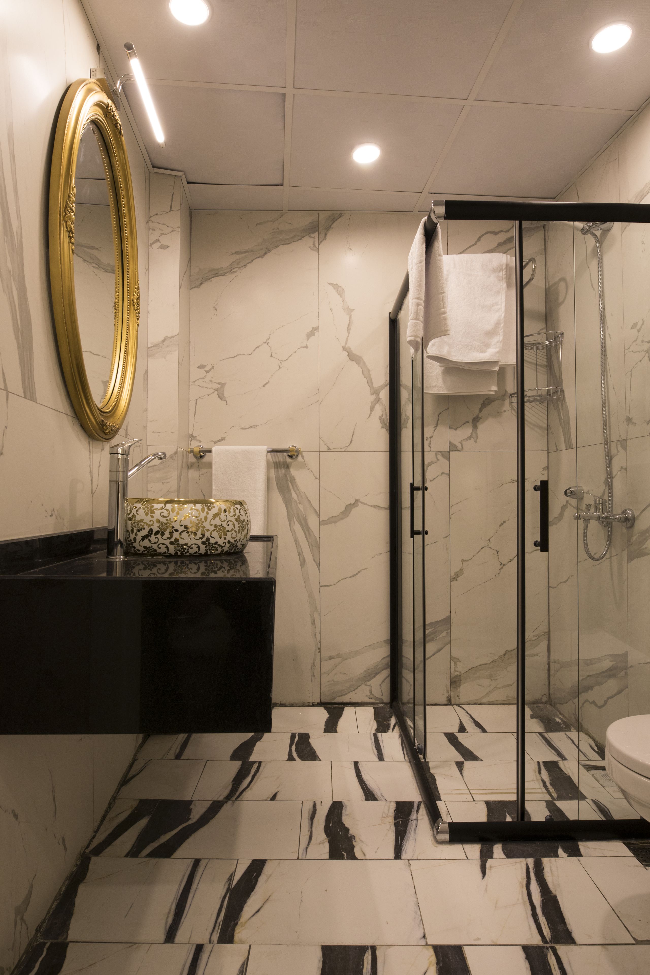 Familie tweepersoonskamer, 1 tweepersoonsbed, roken | Badkamer | Een douche, gratis toiletartikelen, een haardroger, pantoffels