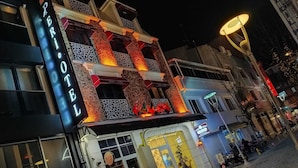A hotel with a prominent sign reading "PERIO HOTEL". - Peri 26 Otel (Eskisehir)