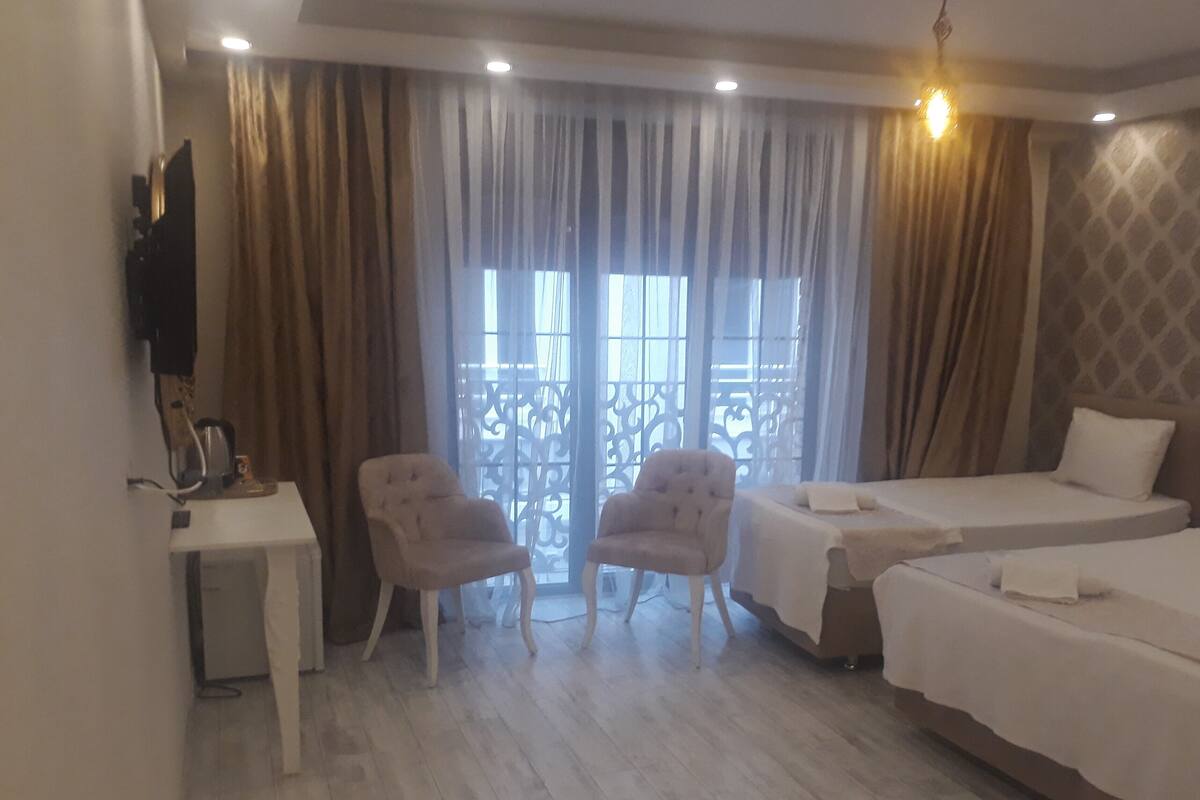 standard twin room | minibar, desk, soundproofing, rollaway beds