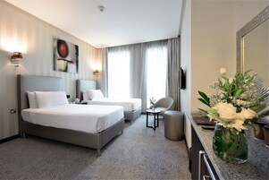 Deluxe Twin Room | Premium bedding, minibar, in-room safe, desk