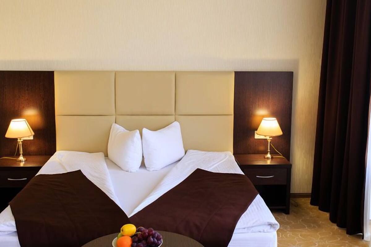 Studio, Mountain View | In-room safe, individually furnished, desk, blackout drapes