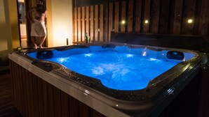 Bain à remous extérieur