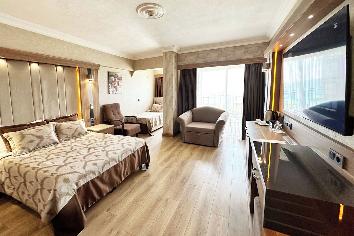 In-room safe, desk, soundproofing, free WiFi
