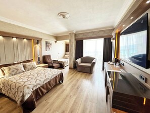 Cofres nos quartos, escrivaninha, quartos à prova de som