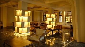 3 Bars/Lounges, Poolbar, Strandbar