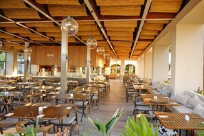 4 restaurants, breakfast, lunch, dinner served; Turkish cuisine - Laur Hotels Experience & Elegance (Didim)