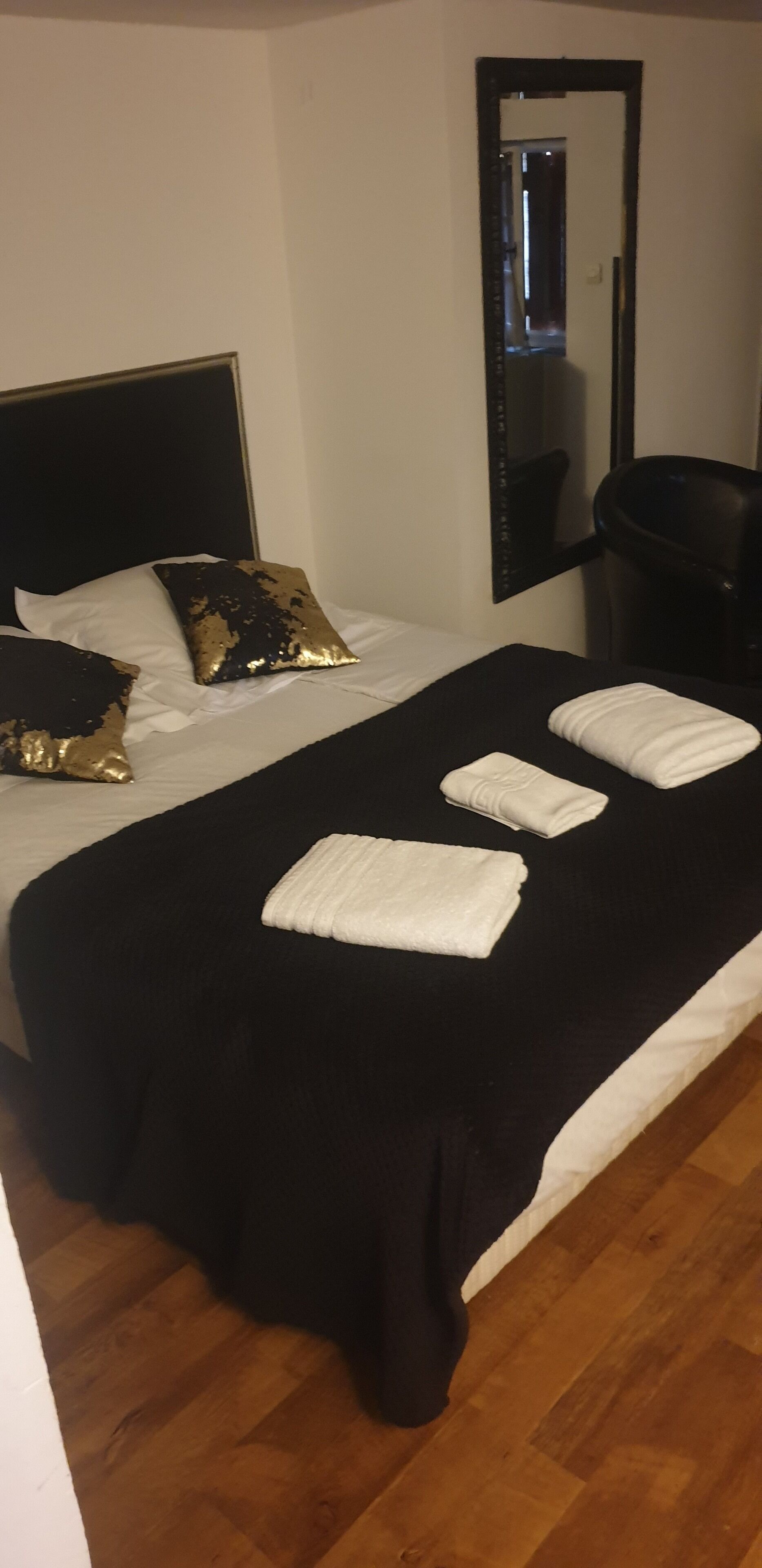 triple room | egyptian cotton sheets, premium bedding, down duvets