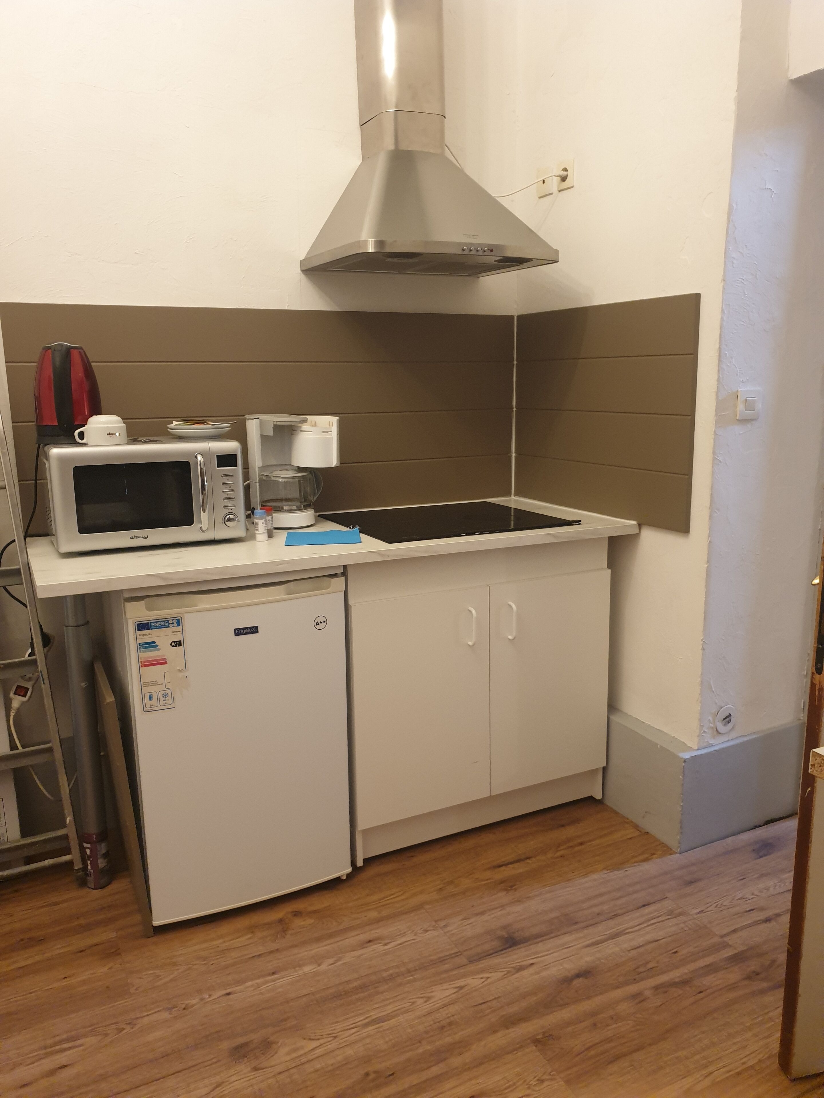 fridge, microwave, stovetop, high chair