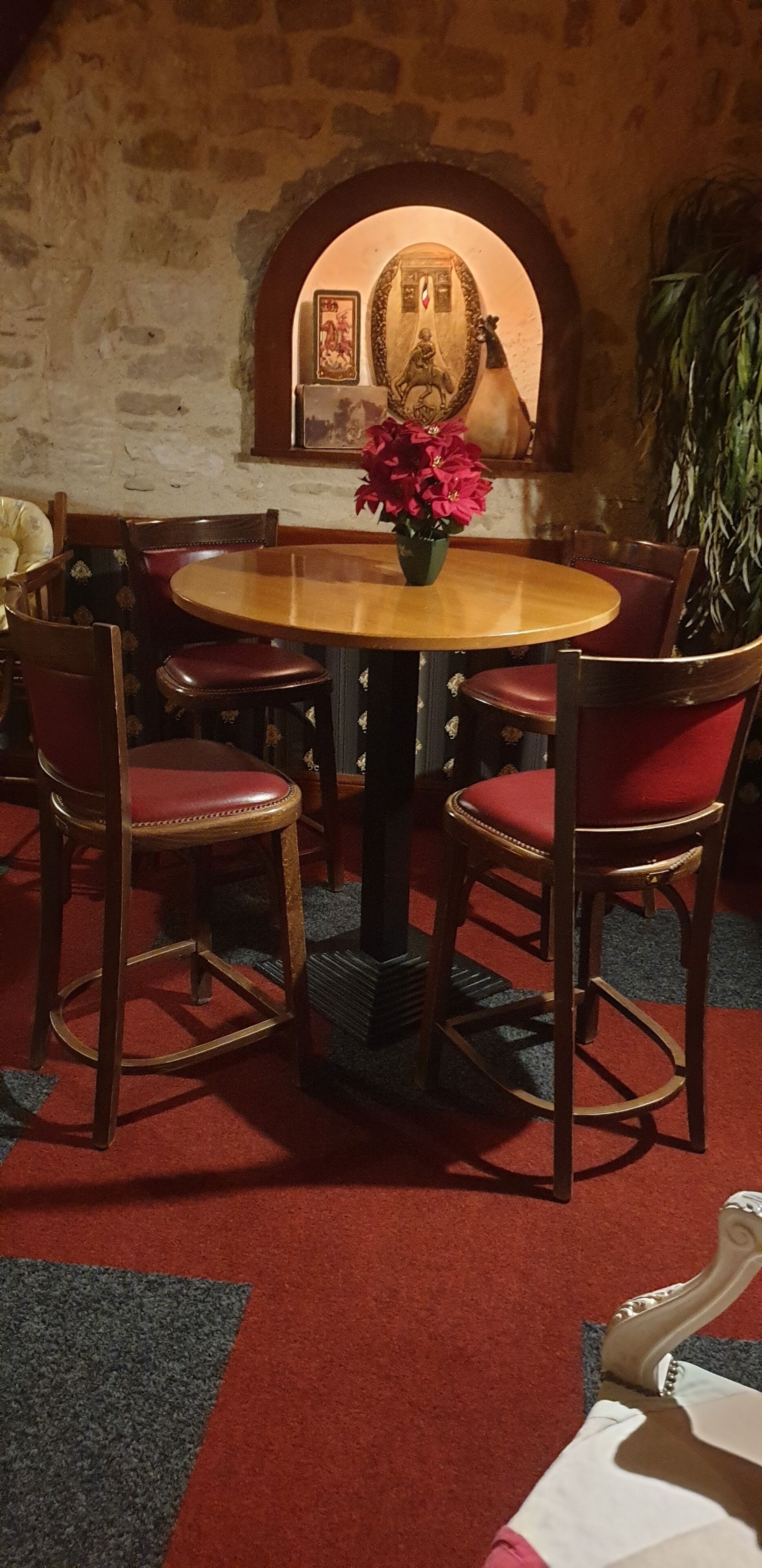 35-cm flat-screen tv with digital channels, tv