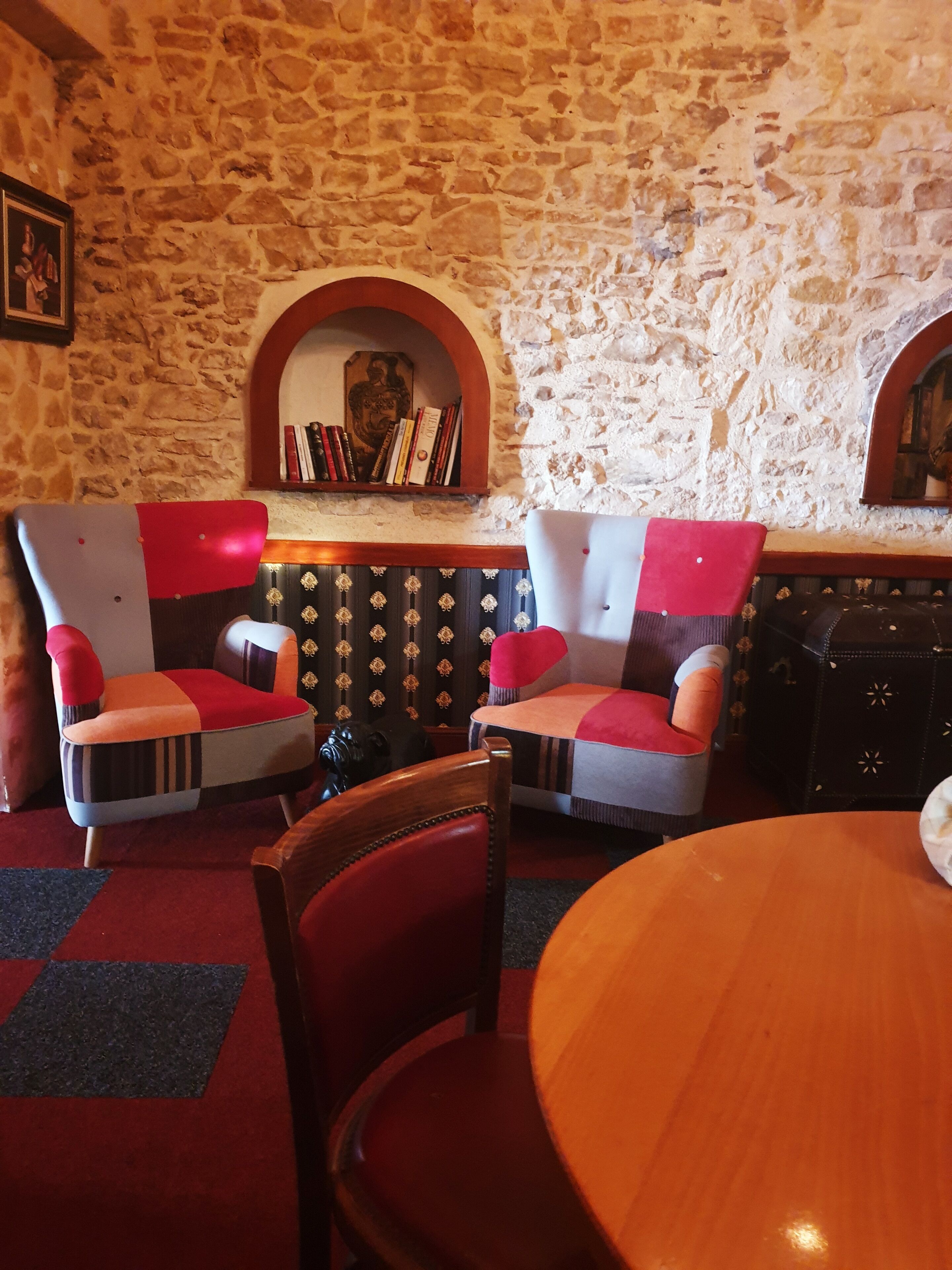 35-cm flat-screen tv with digital channels, tv